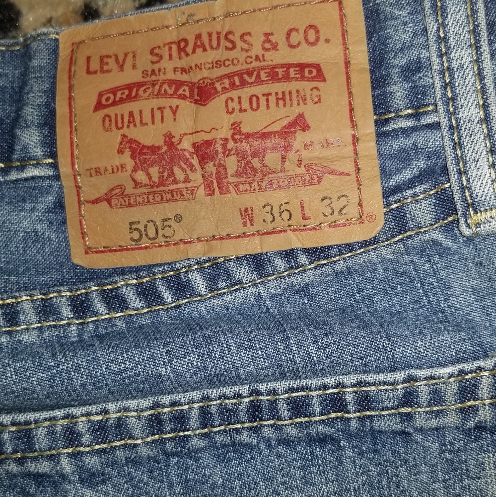 Levis - Picture 3 of 4